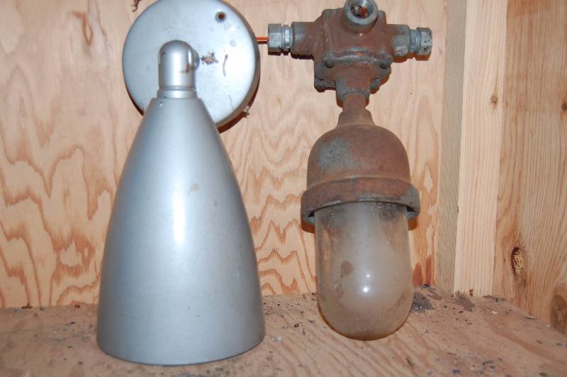 lot 964 image: Vintage Light Fixture