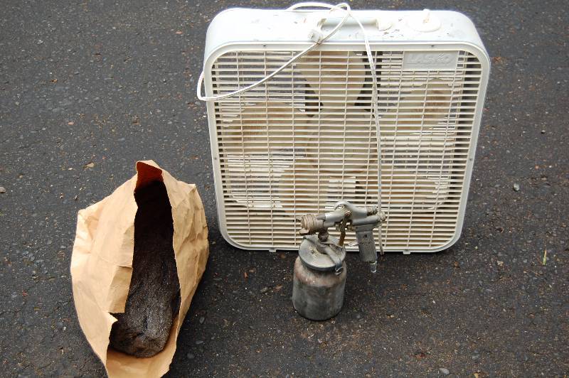 lot 804 image: Box Fan and Paint Sprayer