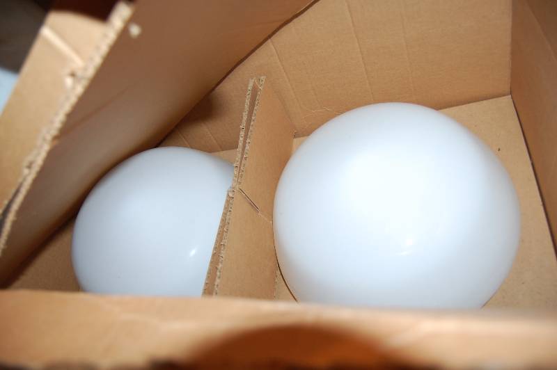 lot 819 image: Light Fixture Globes