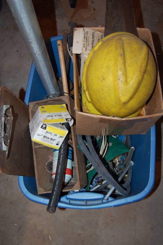 lot 827 image: Tub of Misc Tools and Hardware