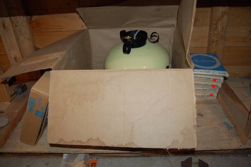 lot 837 image: Vintage Light Fixtures and Bulbs