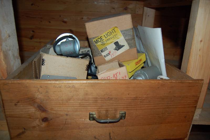 lot 841 image: Misc Electrical and Light Fixture