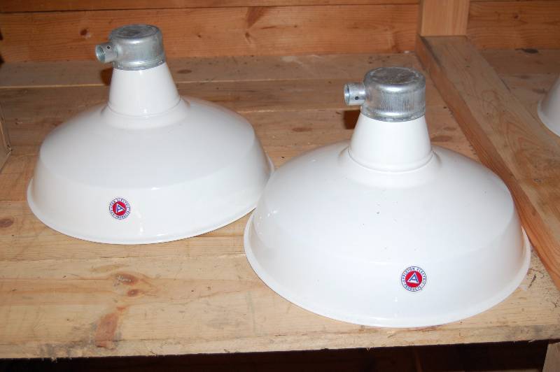 lot 846 image: Vintage Industrial Light Fixtures