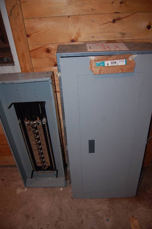 lot 861 image: Electrical Boxes