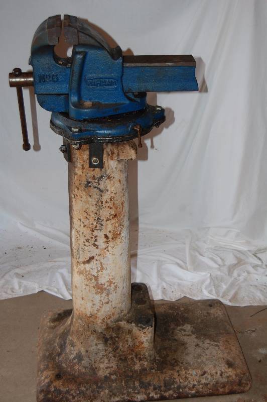 lot 976 image: Heavy Duty Vise