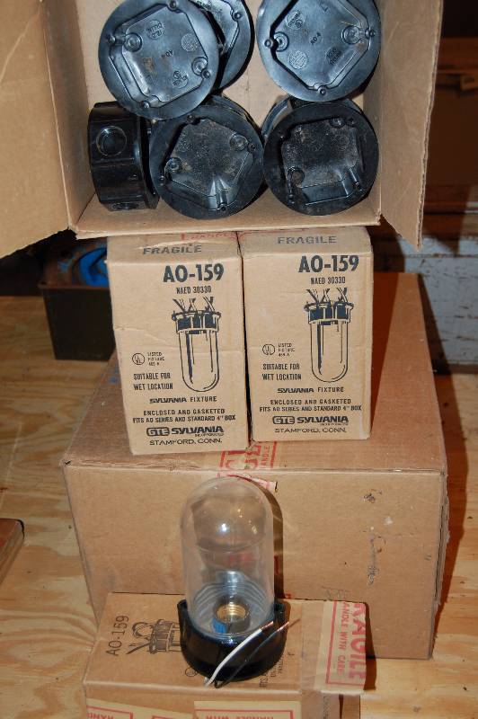 lot 982 image: Light Fixtures