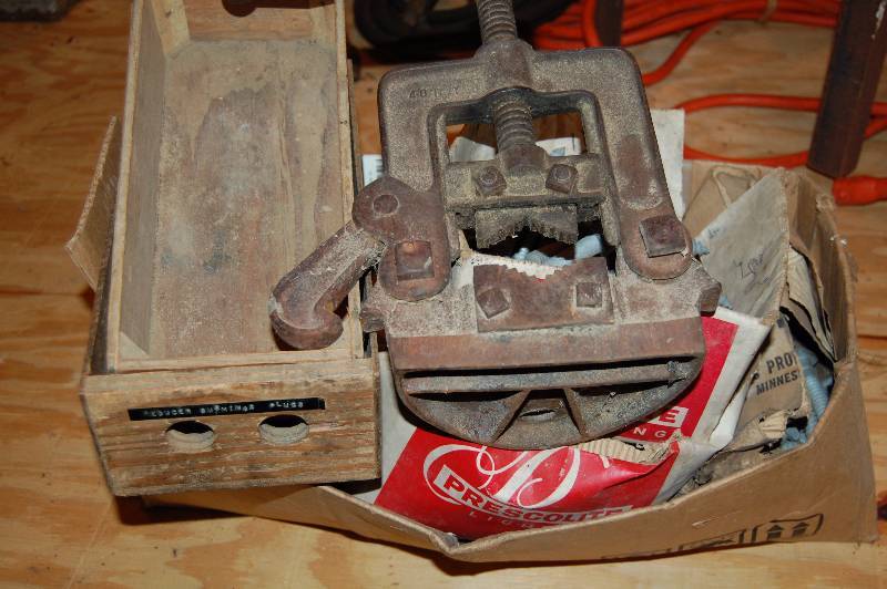 lot 984 image: Misc Tools and Hardware