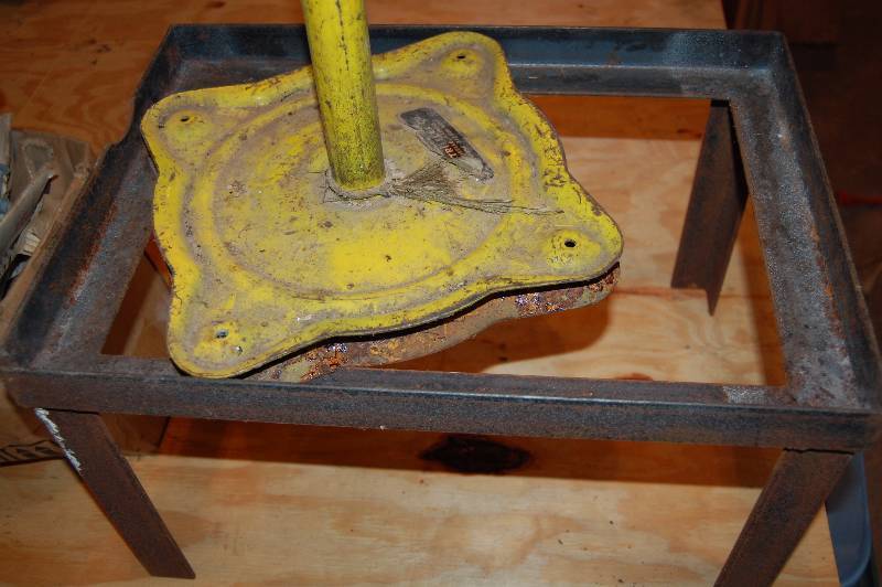lot 985 image: Metal Stand and Wire Spool Holder