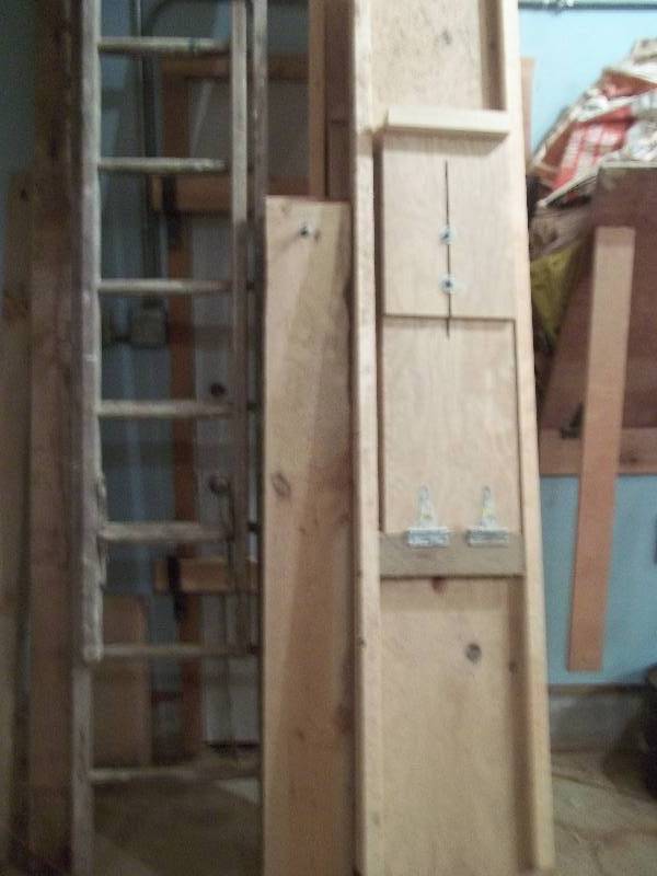 lot 907 image: Wood Extension Ladder and Misc Carpenter Jig