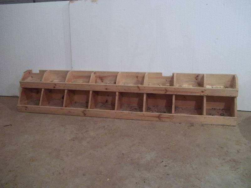 lot 914 image: Divided Shelf