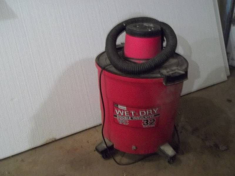 lot 923 image: Shop Vacuum