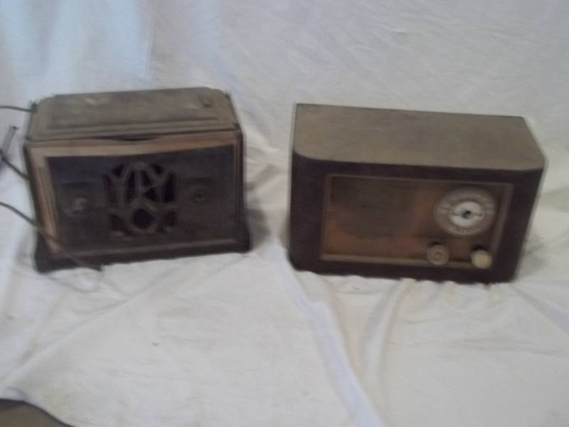 lot 934 image: Vintage Radio