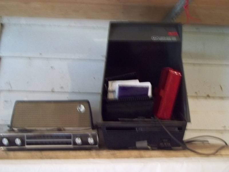 lot 935 image: Vintage Radio and Film Enlarger