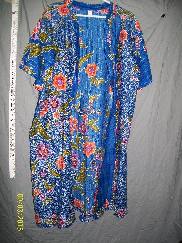 lot 15 image: Adult CostumeCotton Kimono Robe with Attached BeltBlue-ish. Unknown Size. Tag XL.