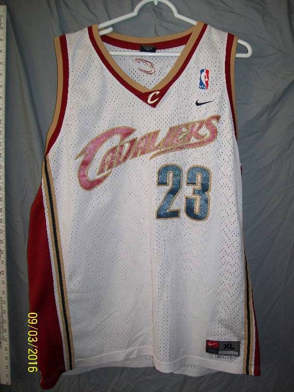 lot 34 image: Adult CostumeCavaliers 23 James. Tag XL. (LeBron Raymone James is an American pro basketball player)