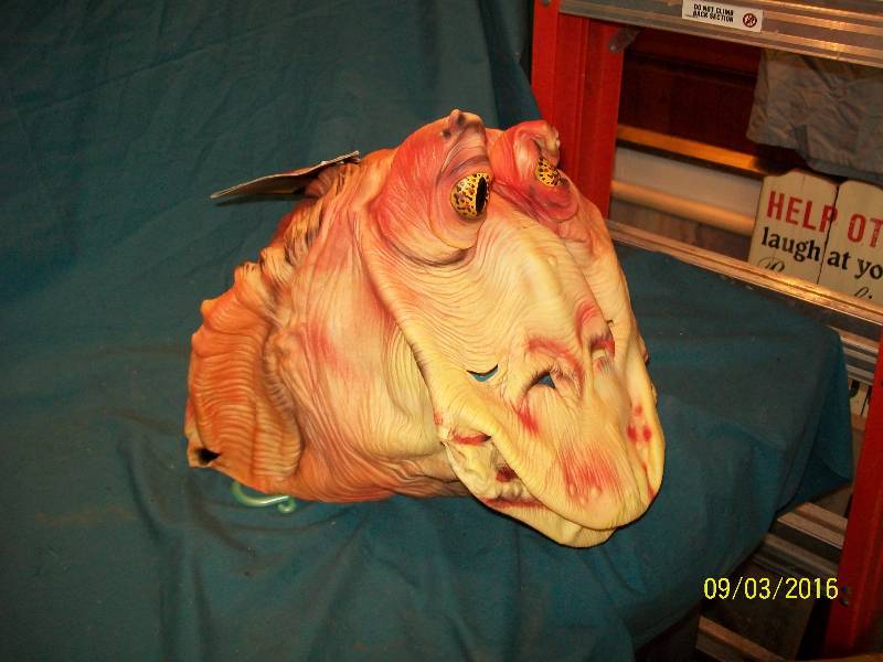 lot 43 image: Adult Costume Mask Star Wars Episode I, Jar Jar Binks - Rubies #3261