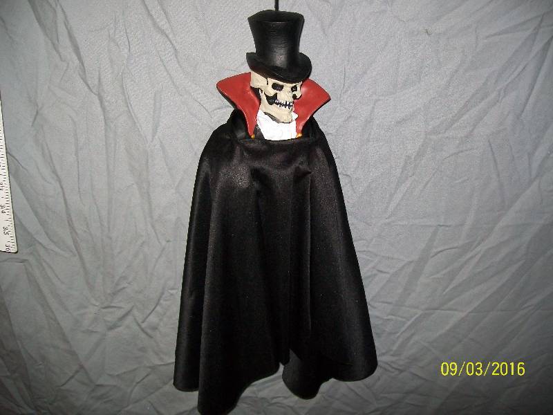 lot 51 image: YardHome Decoration. Grim Reaper Hanger. Approximately 16 Long.