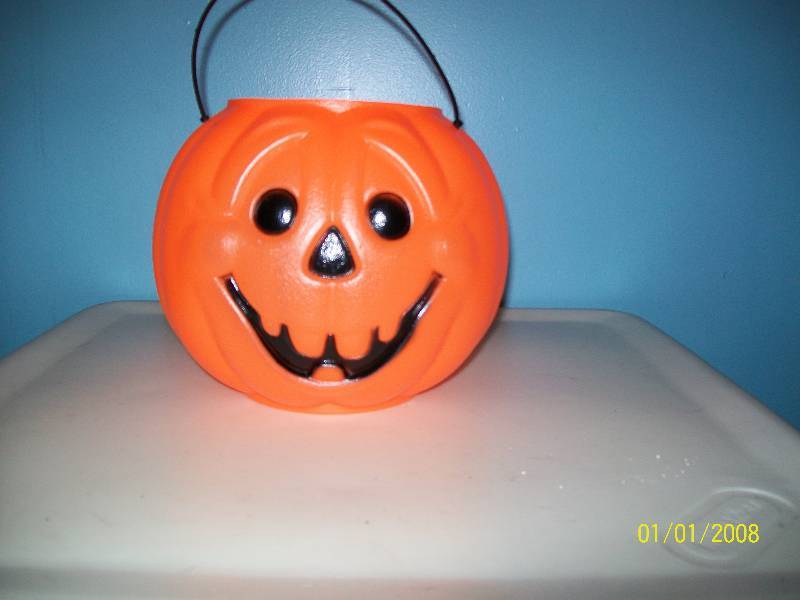 lot 90 image: Decoration 3 Plastic Orange Pumpkins with Smiling Face & Handle. Condition Previously Owned.