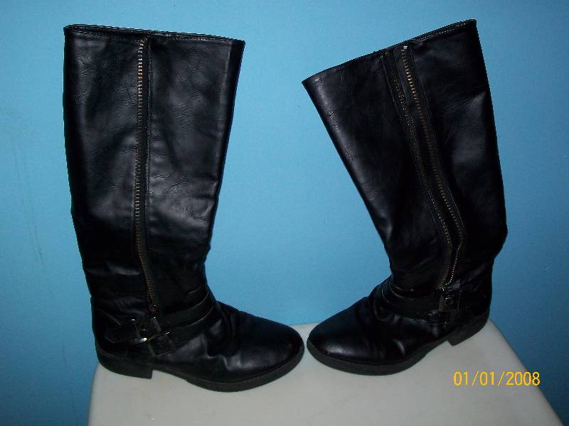 lot 83 image: AdultChild Tall Black Boots. Bottom 6-12. Inside Brinley Co. Working Zipper from top to ankle.