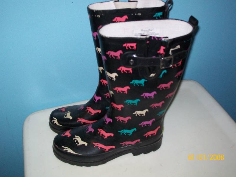 lot 82 image: AdultChild Fall Mud Boots. Blackish with Horse Design, Bottom7