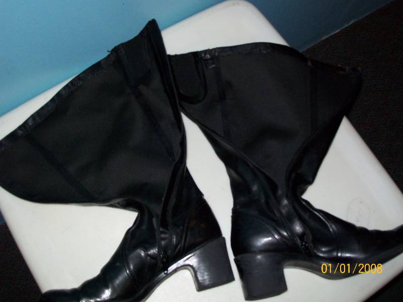 lot 84 image: AdultChild Tall Black Shiny Thin Boots. Bottom 8-12. Inside 8-12 M. Working Zipper from top to ankle