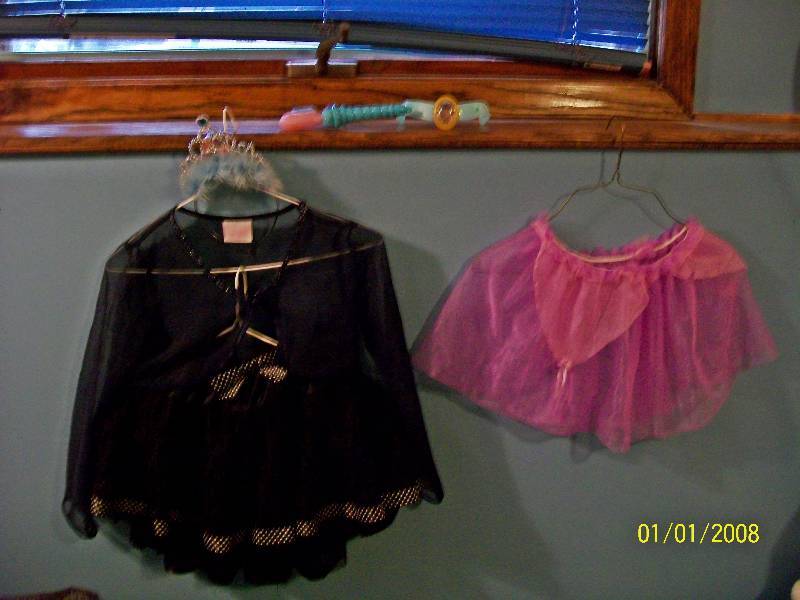 lot 64 image: Child Costume 50s Swing Dancer.