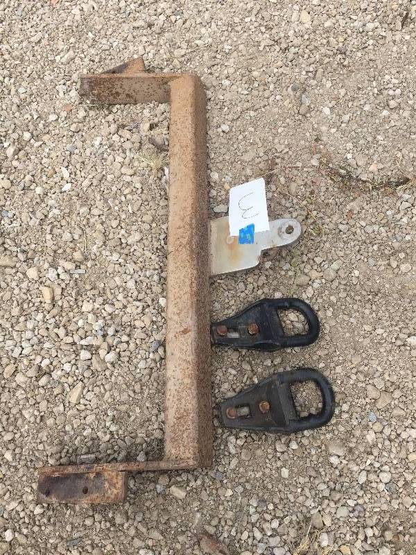 lot 3 image: RECEIVER HITCH AND D RINGS
