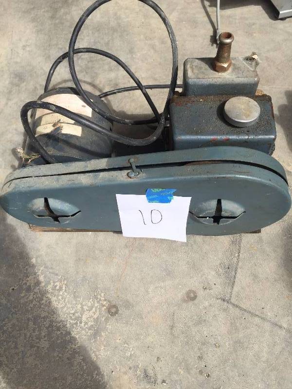 lot 10 image: VACUUM PUMP 110V WORKS