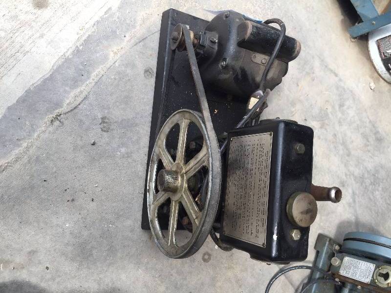 lot 11 image: VACUUM PUMP 110V WORKS