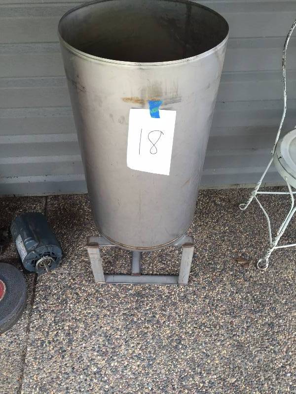 lot 18 image: HOME MADE STAINLESS STEEL TANK WITH DRAIN