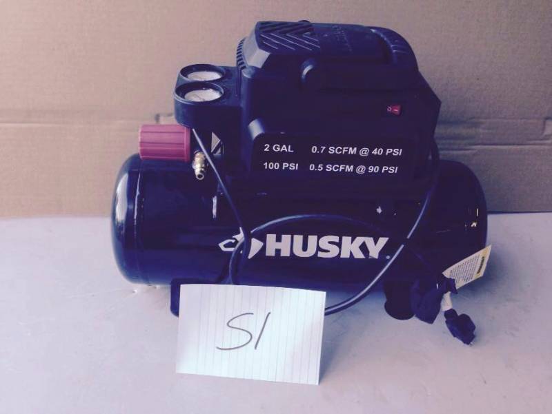 lot 51 image: Husky 2 Gal Air Compressor