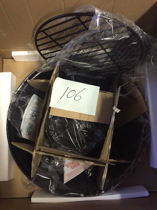 lot 106 image: Masterbuilt Pro Kettle Grill new missing ash bucket