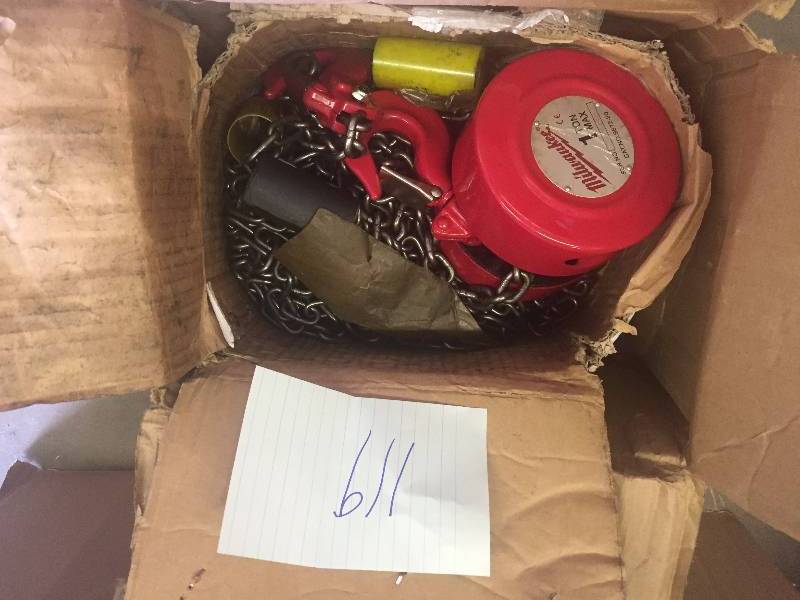 lot 119 image: Milwaukee 1 Ton 20 ft. Hand Chain Hoist