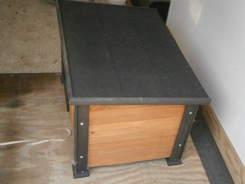 (New) Dog House 33 X 24 X 22