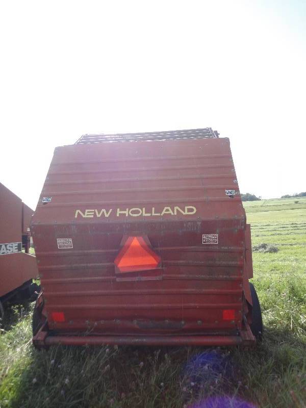 New Holland 852 Auto Wrap Round Baler