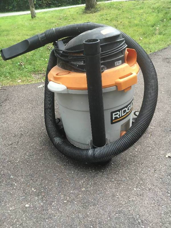 lot 9 image: Ridgid 5.0HP Shop Vac