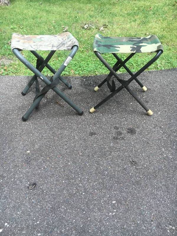 lot 15 image: Set of Hunting Stools
