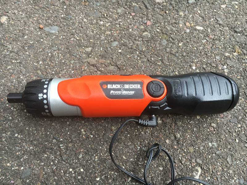 lot 14 image: Black and Decker Drill