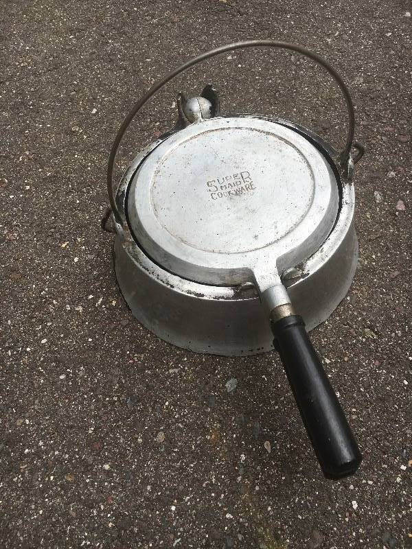 lot 16 image: Camping Waffle Maker