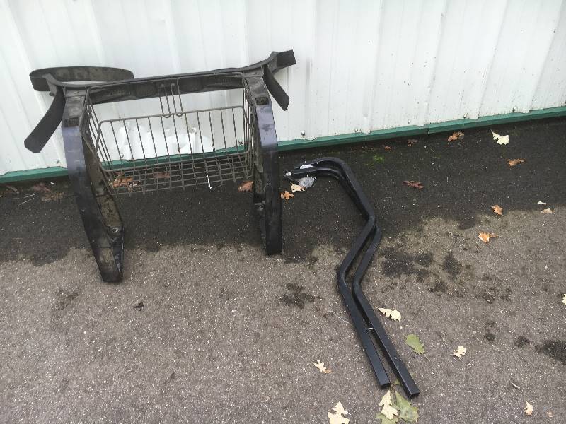 lot 20 image: Golf Cart - Golf Club Rack