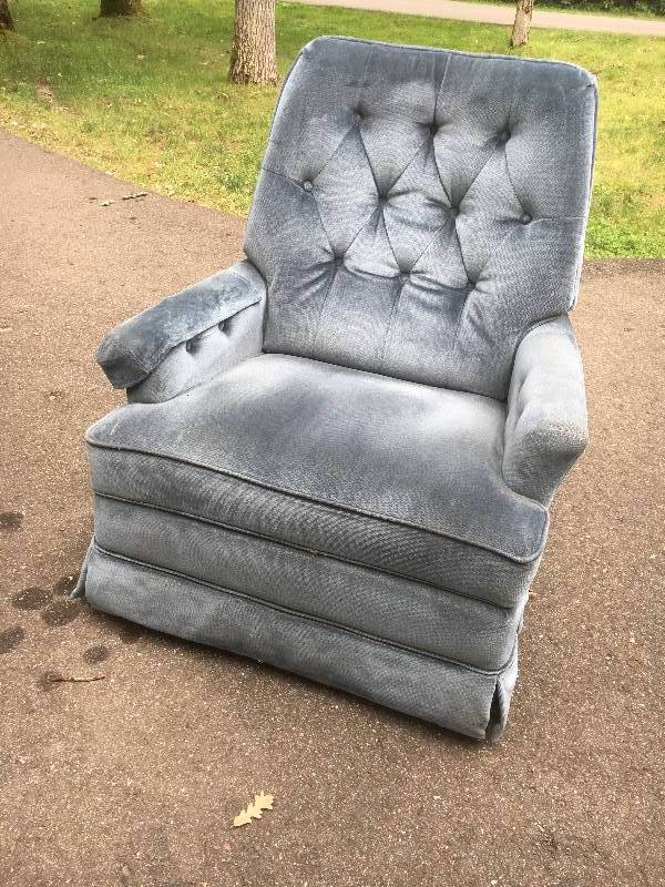 lot 27 image: Lazy Boy Recliner