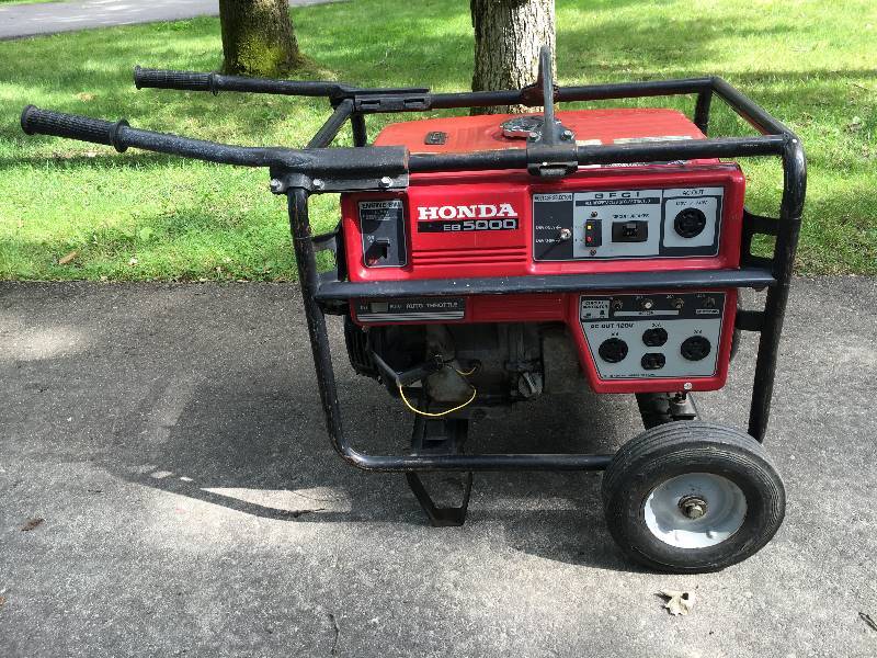 lot 5 image: Honda EB5000 Generator