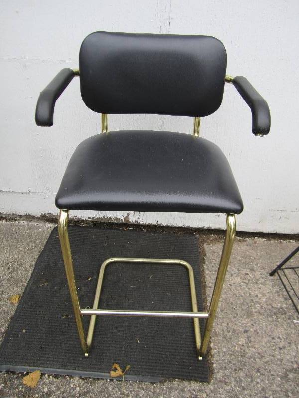 lot 21 image: Chanel chair...