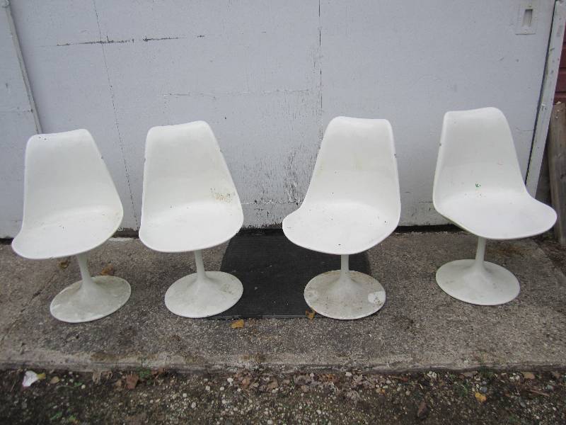 lot 28 image: 4 retro swivel chairs...