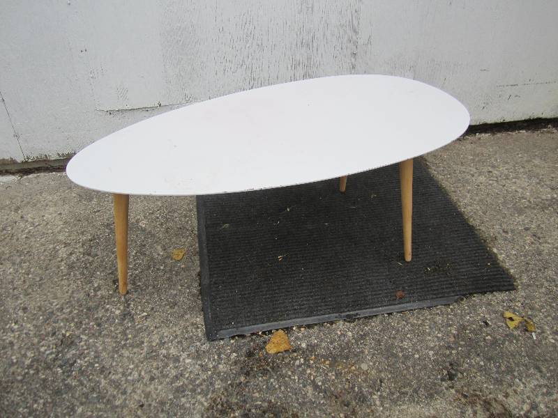 lot 31 image: White retro table, 39 across...