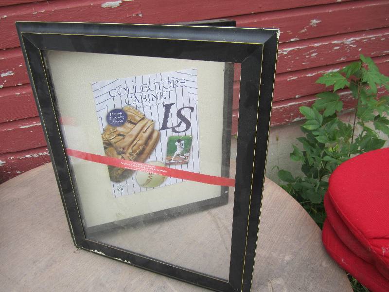 lot 67 image: Collectors cabinet, 20 x 24...