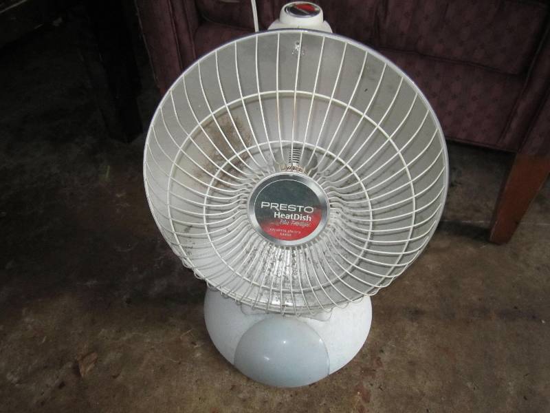 lot 83 image: Presto heater...