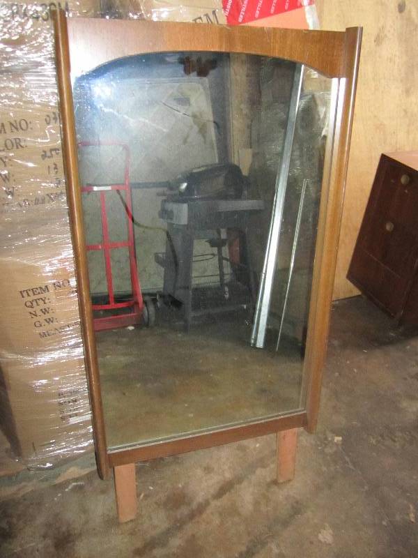 lot 92 image: Vintage wood frame mirror, 23 x 39...