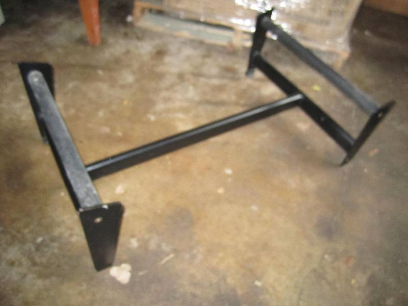 lot 93 image: Metal stand with rubber padded top ...