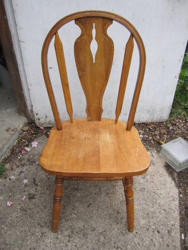 lot 99 image: Wood chair...